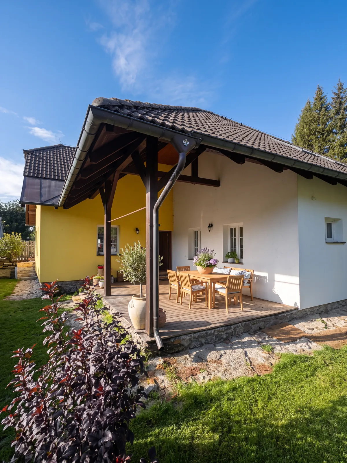 Krytá terasa a zahrada